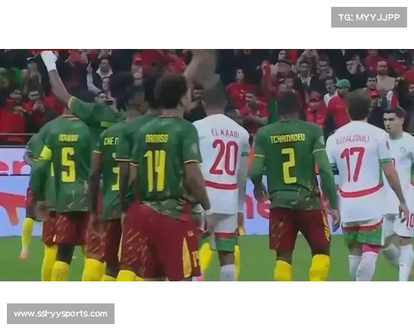 非洲杯喀麦隆vs摩洛哥半场：两队门将屡献神扑，攻势足球对撞